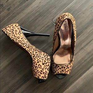 Animal print heels, perfect for a night out!!